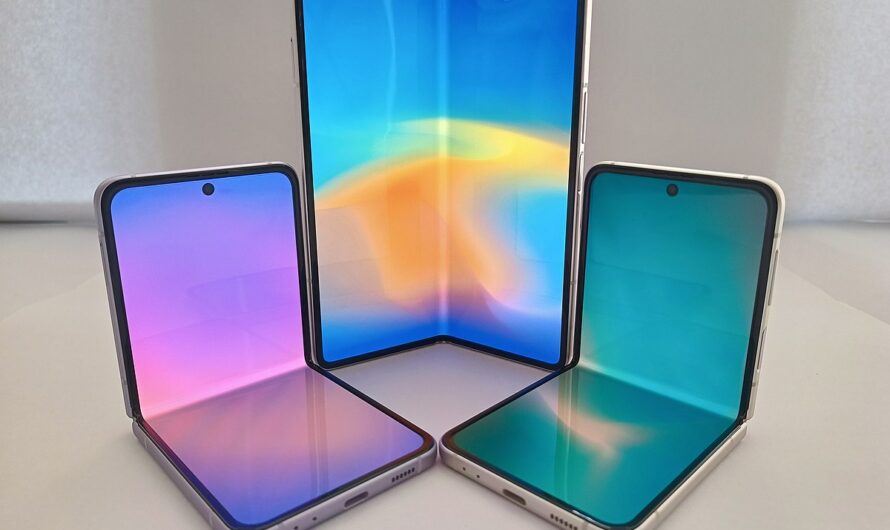 Foldable Smartphone Market is Propelled by Rising Adoption of Lightweight and Portable Devices